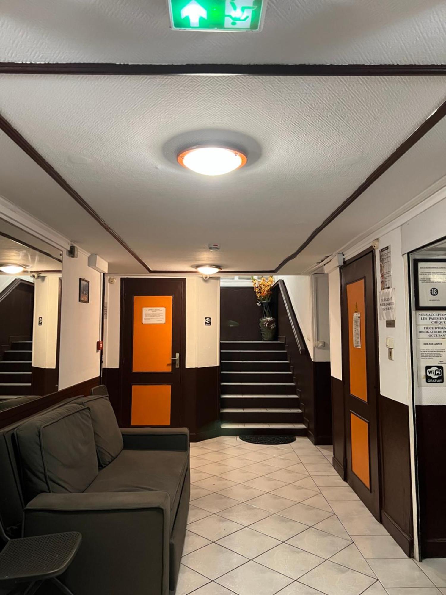 Hotel Du Centre Saint-Denis Bagian luar foto