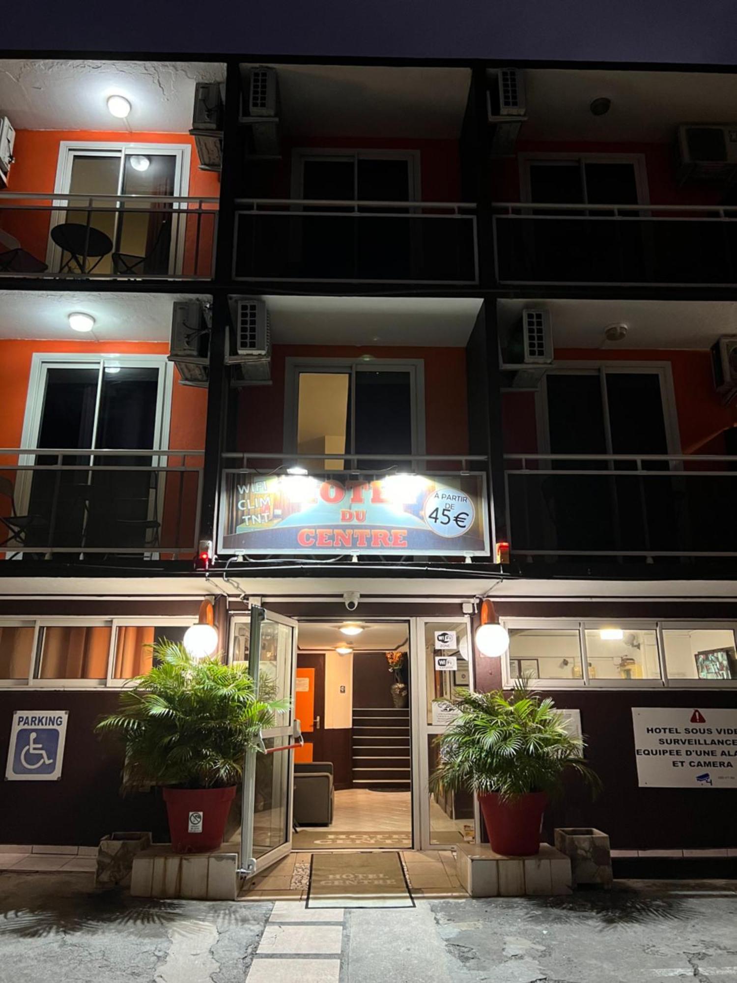 Hotel Du Centre Saint-Denis Bagian luar foto