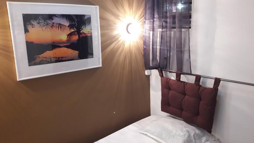 Hotel Du Centre Saint-Denis Bagian luar foto