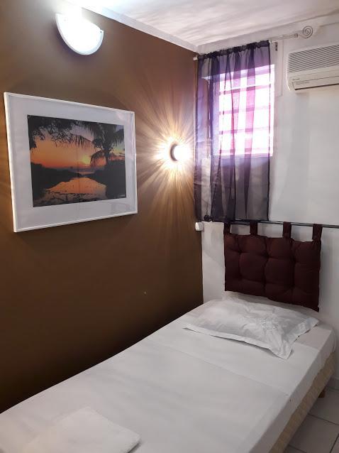 Hotel Du Centre Saint-Denis Bagian luar foto