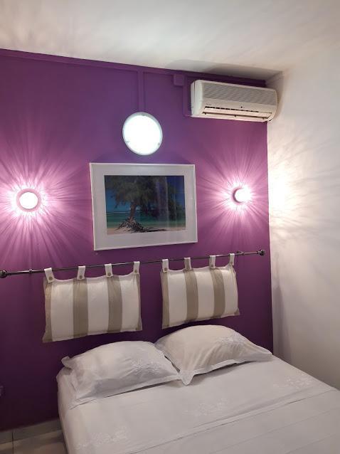 Hotel Du Centre Saint-Denis Bagian luar foto
