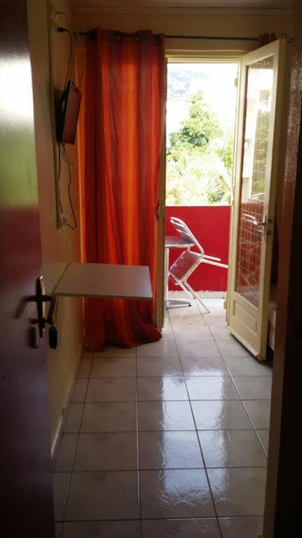 Hotel Du Centre Saint-Denis Bagian luar foto
